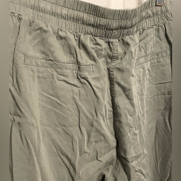 Army green Lyocell pants. - Picture 3 of 6